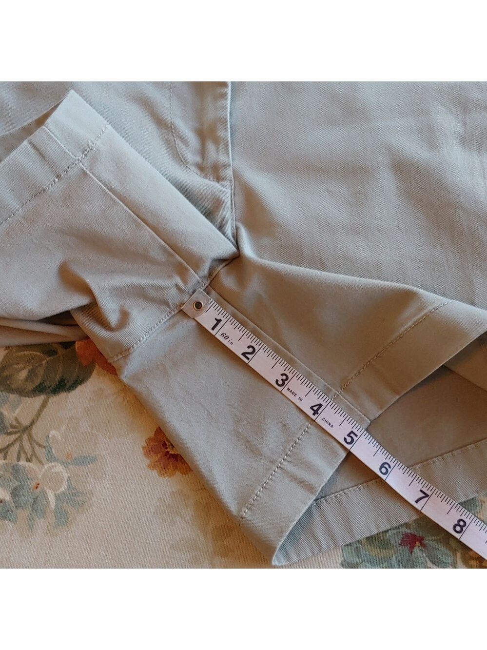 J. Crew 5" Khaki Cotton Stretch Chino Shorts in Women's Size 4 - Picture 9 of 17